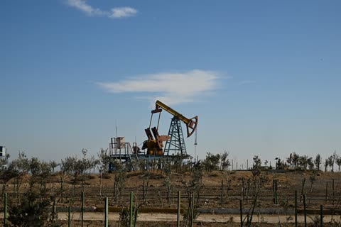 Oil Prices Drop as U.S.-Iran Peace Deal Eases Supply Concerns