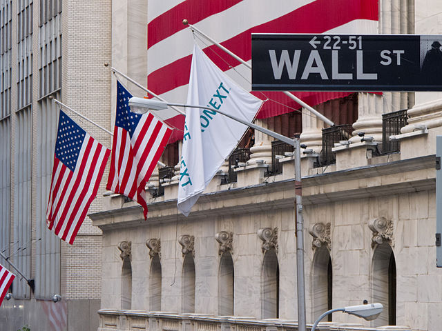 US Stock Futures Hold Steady Amid Geopolitical and Tech Influences