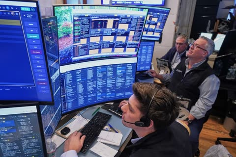 Asian Shares Slide After US Tech Stocks Plunge